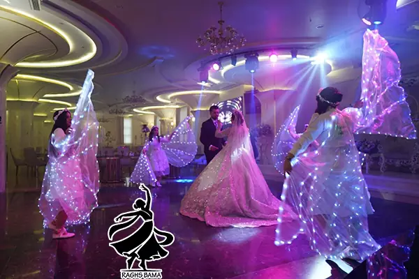 رقص گروهی ایرانی برای عروسی